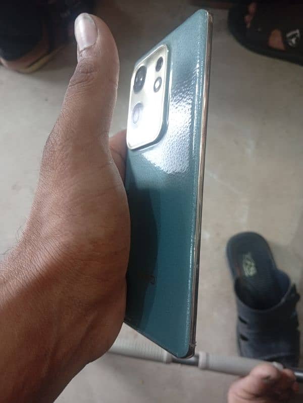 infinix zero 30 daba be sath hy 3