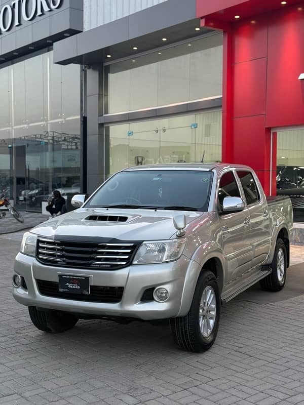 Toyota Hilux 2013 1