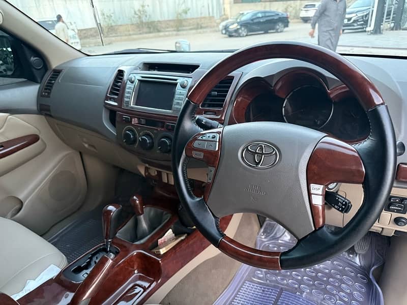 Toyota Hilux 2013 10