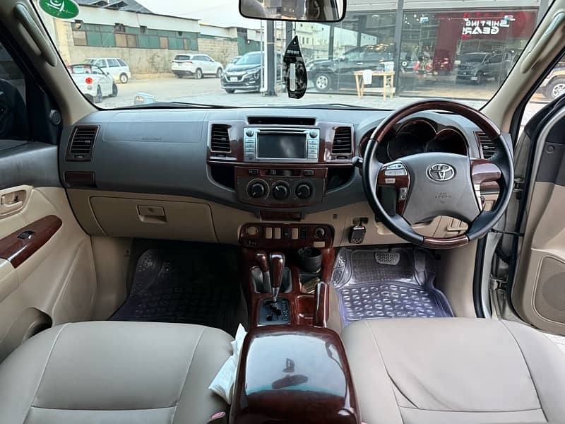 Toyota Hilux 2013 12