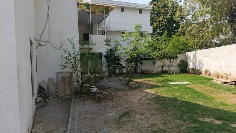 18,000 Sqft 2-Floor Independent Building for Rent at Prime Location Main Kalma Chowk, Lahore 18
