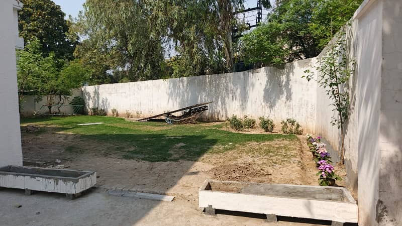 18,000 Sqft 2-Floor Independent Building for Rent at Prime Location Main Kalma Chowk, Lahore 21