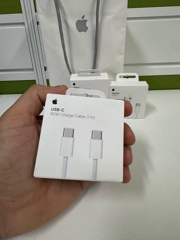 Apple USB-C Power adopter/ 60W Charge Cable(1m)/Earpods USB-C 1