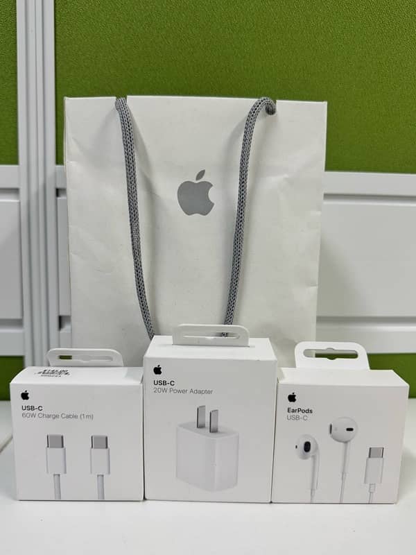 Apple USB-C Power adopter/ 60W Charge Cable(1m)/Earpods USB-C 2
