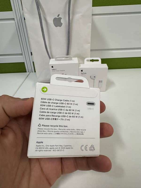 Apple USB-C Power adopter/ 60W Charge Cable(1m)/Earpods USB-C 3