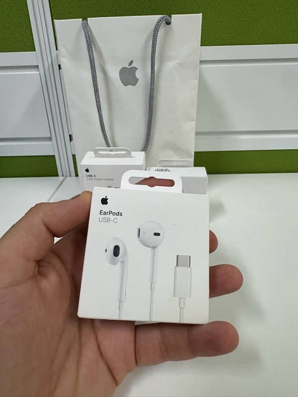 Apple USB-C Power adopter/ 60W Charge Cable(1m)/Earpods USB-C 4