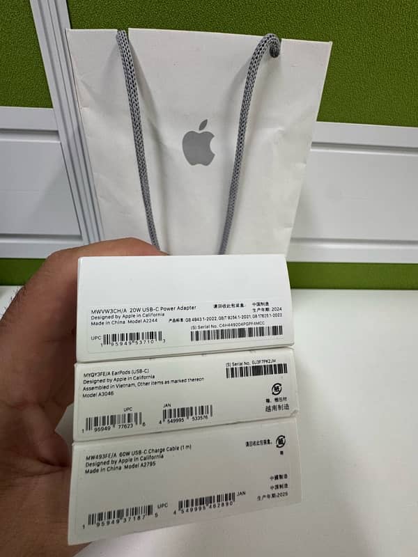 Apple USB-C Power adopter/ 60W Charge Cable(1m)/Earpods USB-C 5