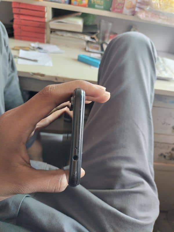 redmi note 7  ALL OKAY ONE SIM ACTIVATE 4/64 2