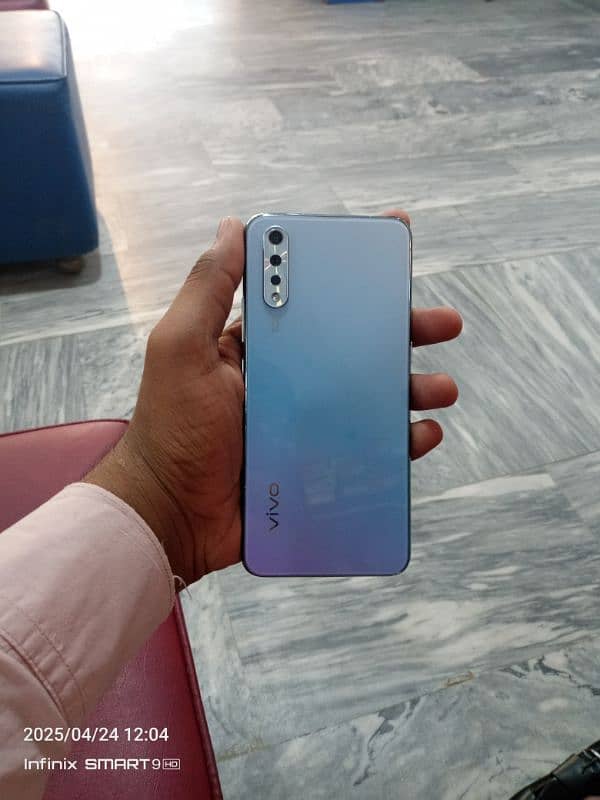 vivo s1 8 gb 256gb condition 10/10 only phone no box no charger 7