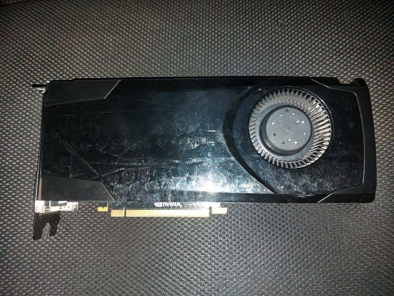 NVIDIA GTX 680 FOUNDER'S EDITION 4