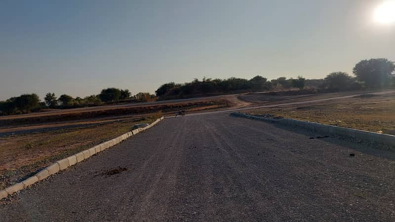 8 Marla Residential Plot | K Block | Bahria Town Phase 8 | Solid & Cutting Land | 43 Lac Only 1