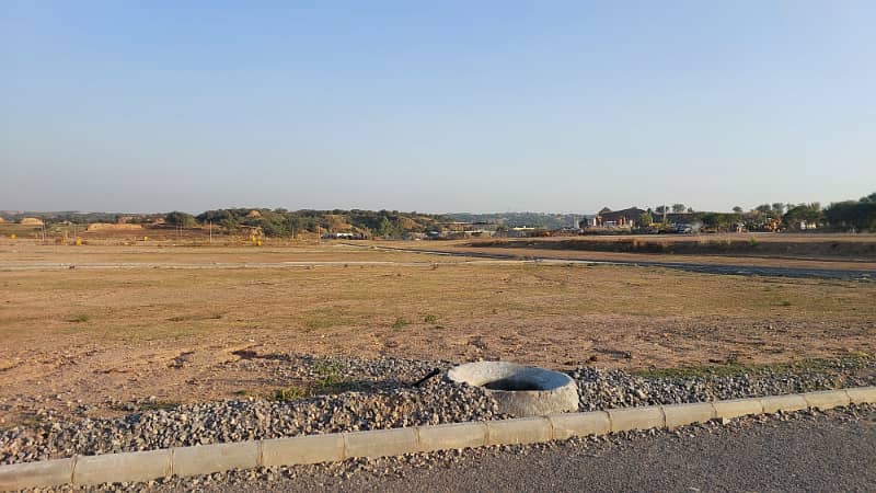8 Marla Residential Plot | K Block | Bahria Town Phase 8 | Solid & Cutting Land | 43 Lac Only 4