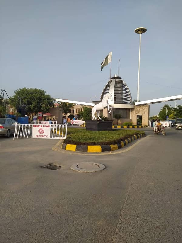8 Marla Corner Plot For Sale Bahria Nasheman, Lahore 0