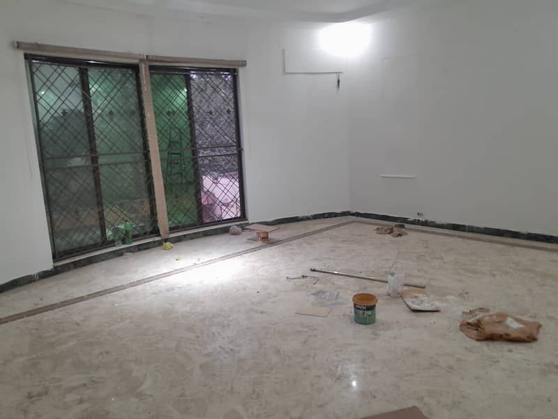 Prime Location Of Jail Office For Rent 3 Room 4 Washrooms 2 Big Hall 1st Floor Car Parking Etc 3