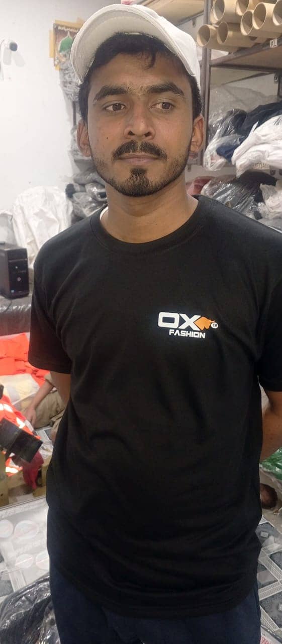 WE DEAL IN ALL KIND OF PRINTING LIKE. FLEX, NEON SIGN, WALPAPER, VINA 11