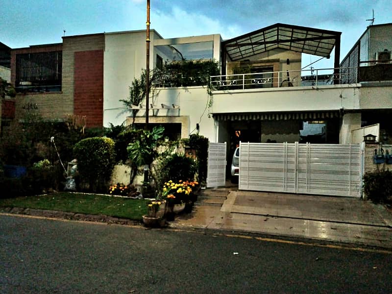 10 Marla Owner Build Well Maintained Bungalow for sale Phase 8 DHA Lahore 0