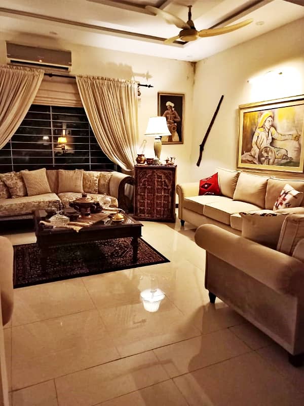 10 Marla Owner Build Well Maintained Bungalow for sale Phase 8 DHA Lahore 3