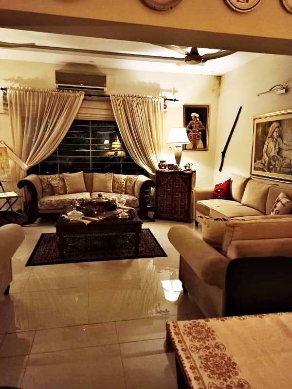 10 Marla Owner Build Well Maintained Bungalow for sale Phase 8 DHA Lahore 4