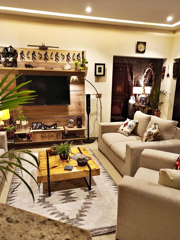 10 Marla Owner Build Well Maintained Bungalow for sale Phase 8 DHA Lahore 5