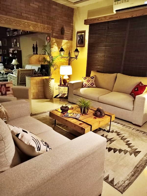 10 Marla Owner Build Well Maintained Bungalow for sale Phase 8 DHA Lahore 6