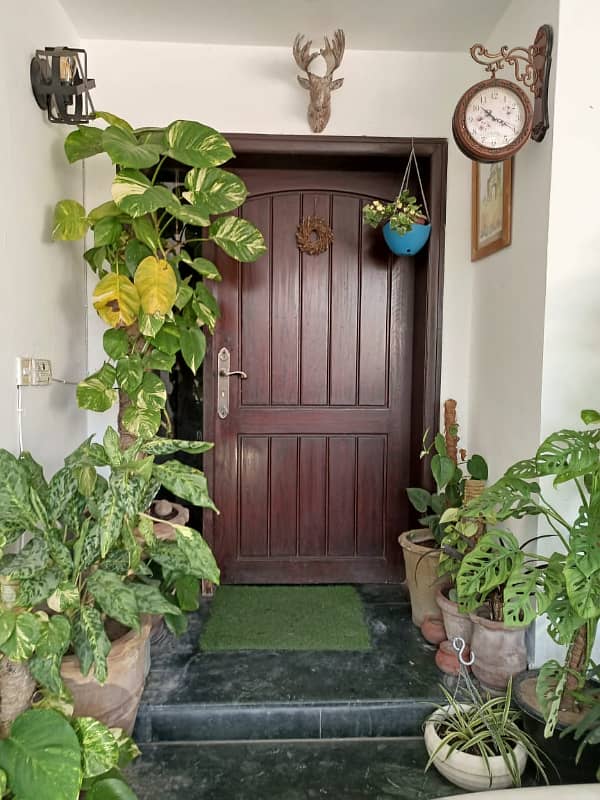 10 Marla Owner Build Well Maintained Bungalow for sale Phase 8 DHA Lahore 8