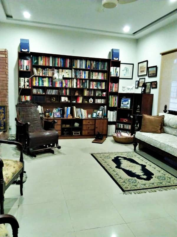 10 Marla Owner Build Well Maintained Bungalow for sale Phase 8 DHA Lahore 21