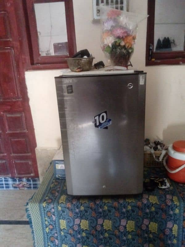 mini refrigerator 0