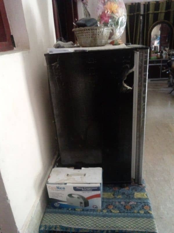 mini refrigerator 1