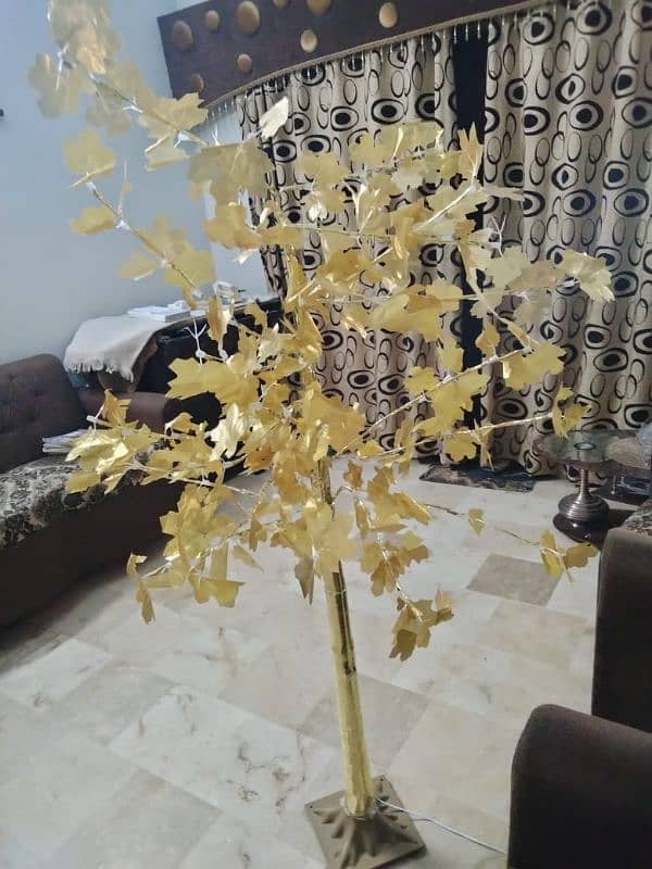 light tree in new condition 1