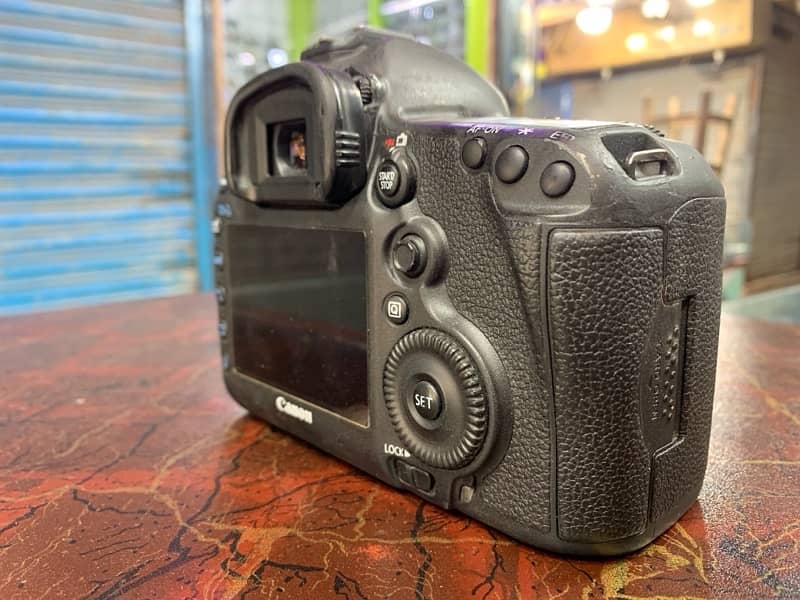 DSLR Camera Canon 5D Mark iii Contact:03212306356 2