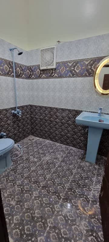 Affordable Lower Portion Of 600 Square Yards Is Available For rent 2