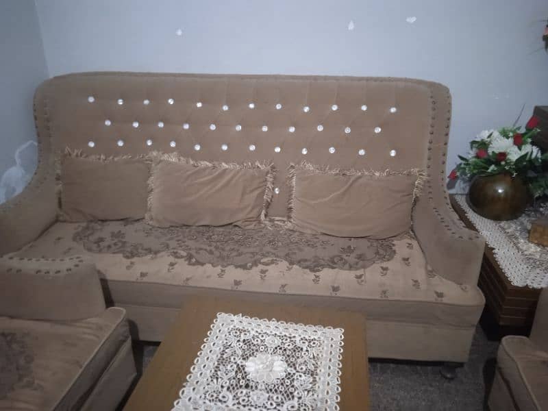 sofa set and dewan very good condition urgent sale 0