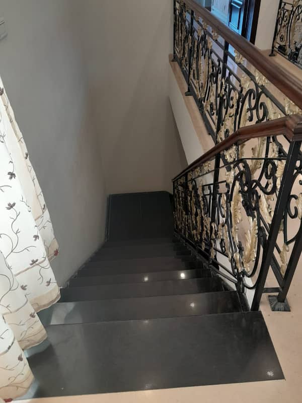 1 Kanal Lavish Upper Portion On Top Location For Rent in DHA Phase 7 Lahore 3