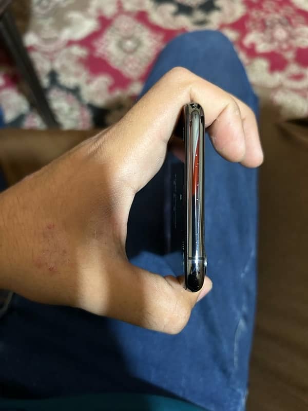 iphone xs max up for sale 1