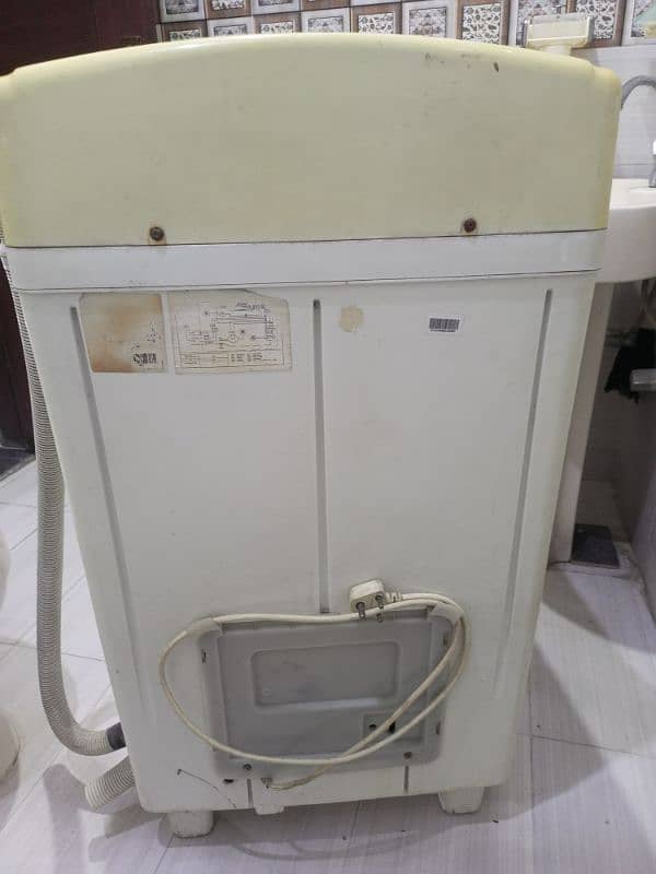 Dawlance Washing Machine and Bright Spinner. 4