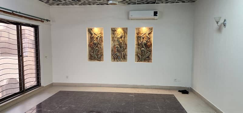 1 Kanal Lavish Upper Portion On Top Location For Rent in DHA Phase 3 Lahore 4