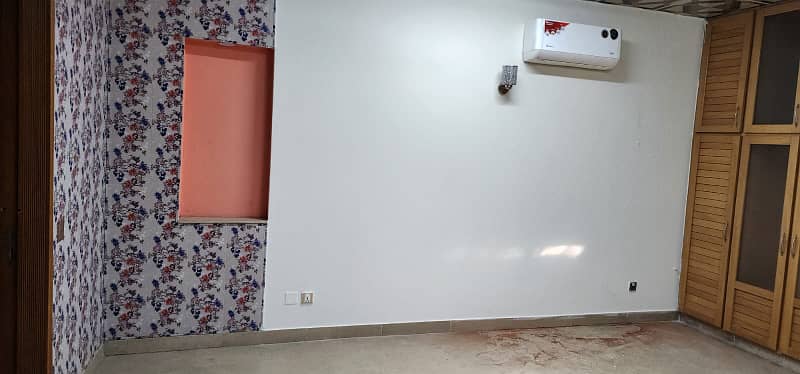 1 Kanal Lavish Upper Portion On Top Location For Rent in DHA Phase 3 Lahore 16