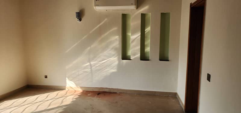 1 Kanal Lavish Upper Portion On Top Location For Rent in DHA Phase 3 Lahore 21