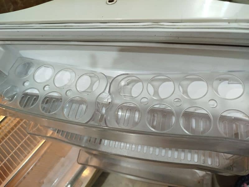 Waves Refrigerator 13