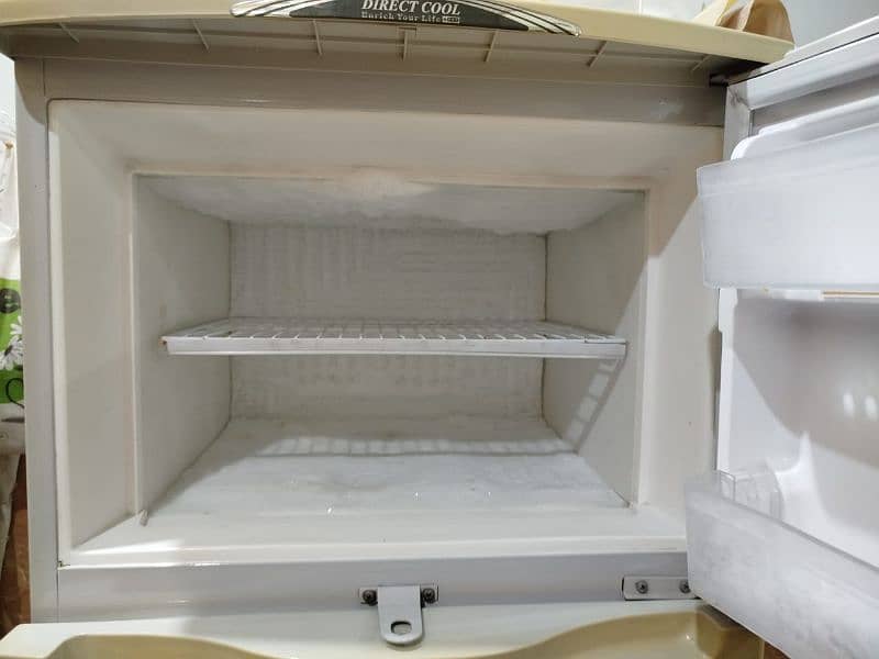 Waves Refrigerator 14