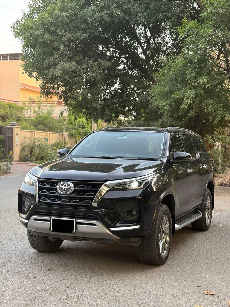 Toyota Fortuner V 2021 1