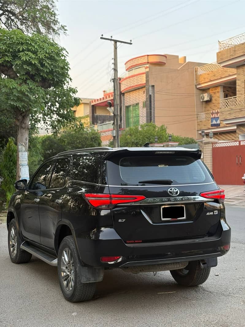 Toyota Fortuner V 2021 4