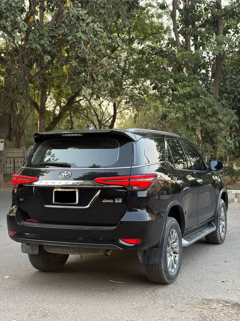 Toyota Fortuner V 2021 5