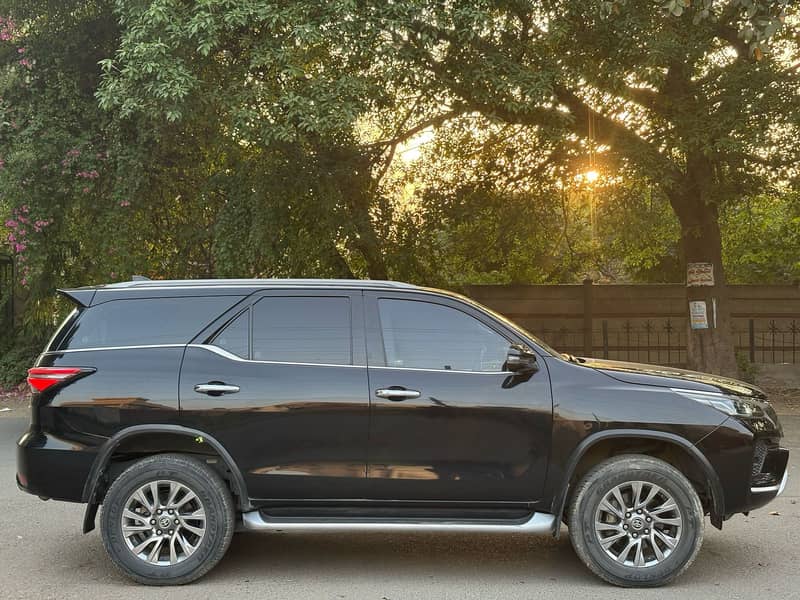 Toyota Fortuner V 2021 7