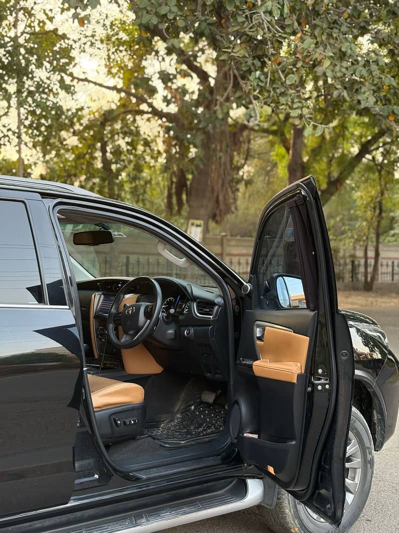 Toyota Fortuner V 2021 8