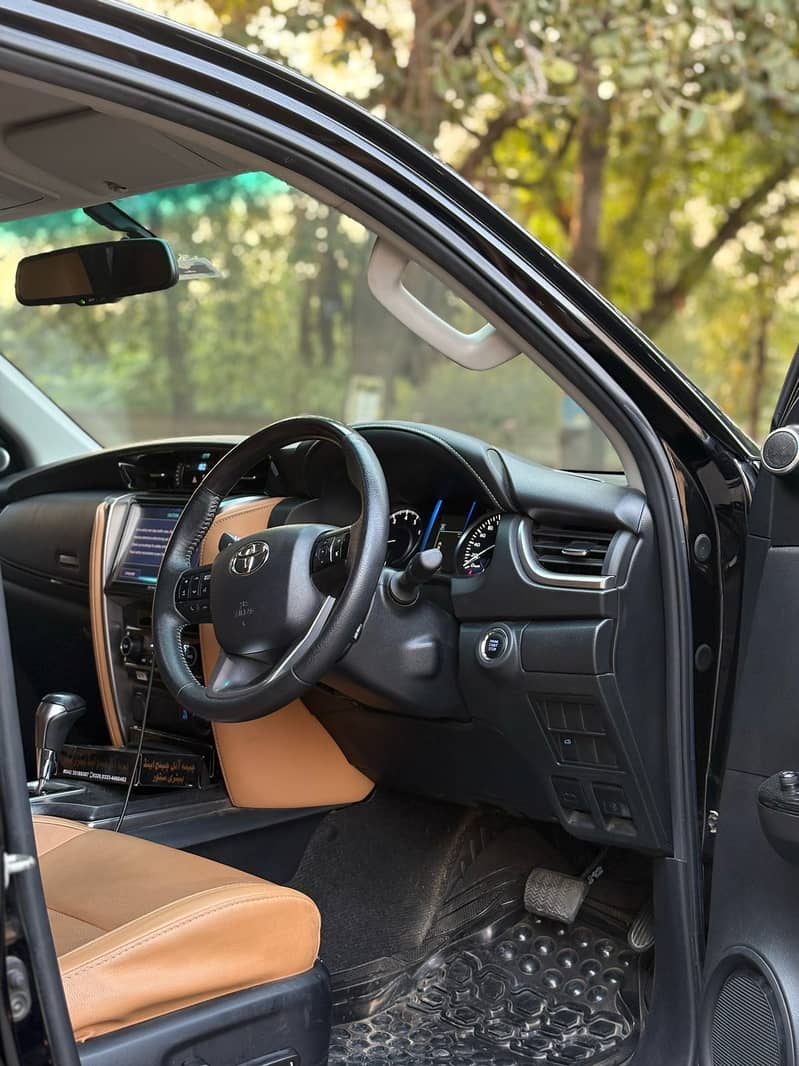 Toyota Fortuner V 2021 9