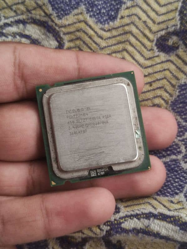 toshiba hard disk 200Gb for sale and 1 processor pentium 4.3. 4ghz 4