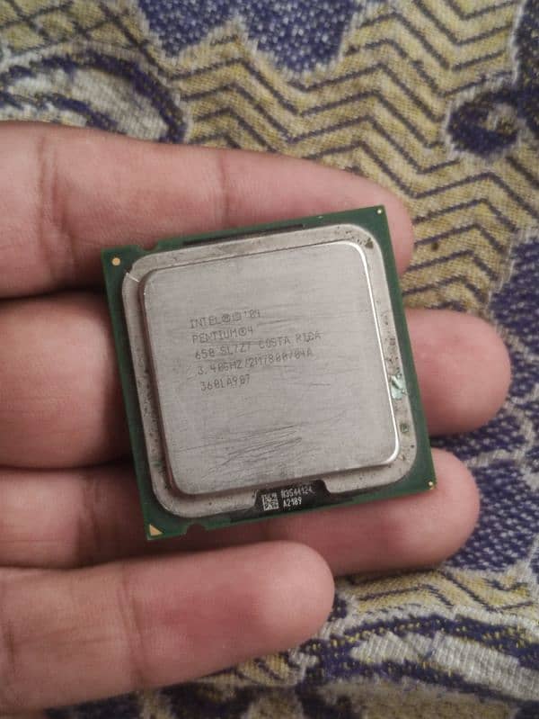 toshiba hard disk 200Gb for sale and 1 processor pentium 4.3. 4ghz 5