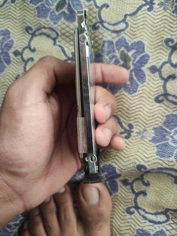 toshiba hard disk 200Gb for sale and 1 processor pentium 4.3. 4ghz 9
