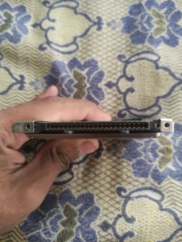 toshiba hard disk 200Gb for sale and 1 processor pentium 4.3. 4ghz 10